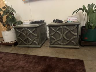 Vintage Stanley cosmopolitan theme II end tables/nightstands