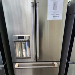 Café" ENERGY STAR@ 22.1 Cu. Ft. Smart
Counter-Depth French-Door
Refrigerator with Hot Water Dispenser