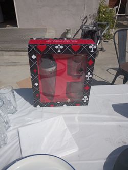 Gift shaker and dof set