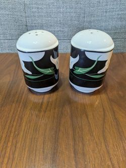 80s/90s salt and pepper shaker set