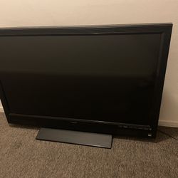 Vizio 42 Inch Flat screen TV With Remote Model E421VO In Excellent Condition Pick Up Only  