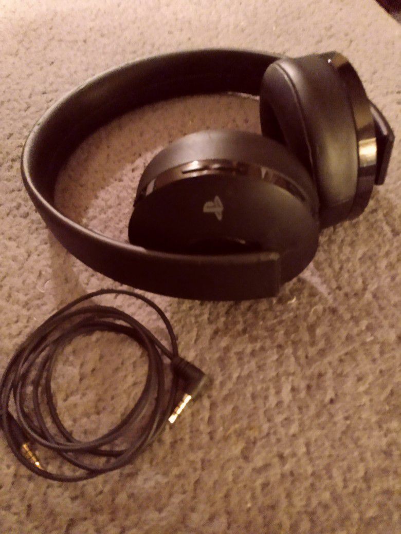 Sony PlayStation 4 Gold Wireless Headphones