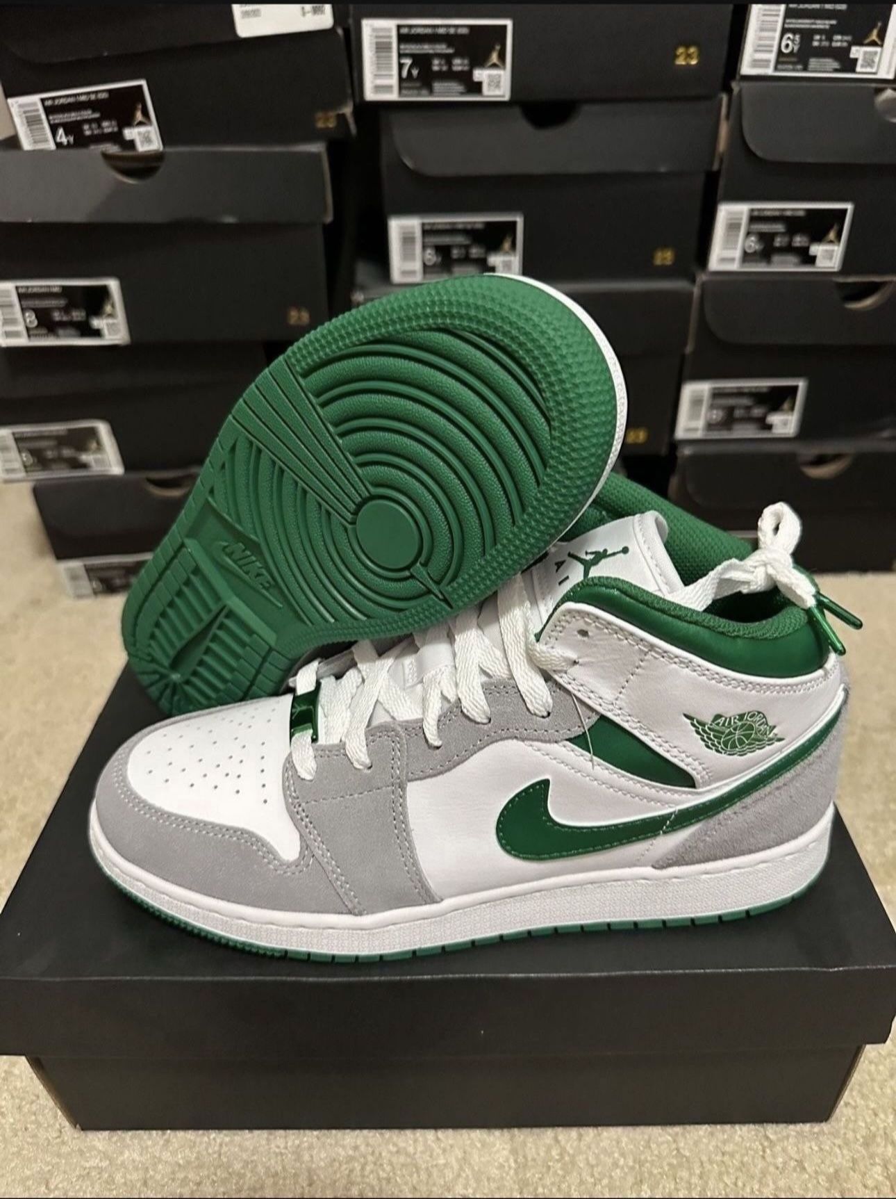 Nike Air Jordan 1 Mid GS DC7248-103 Size 7Y Brand New
