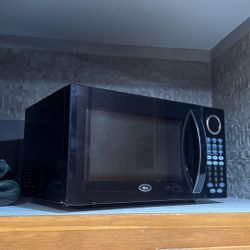 PERFECTLY WORKING MICROWAVE