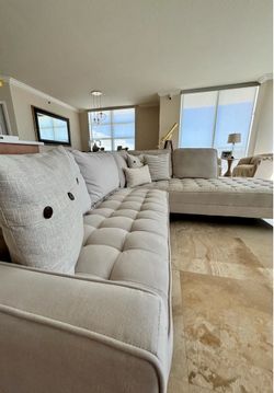 Modern Off-White Sectional – Excellent Condition