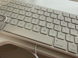 Like New Apple Wired USB Keyboard