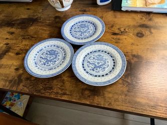Blue and white dragon plate