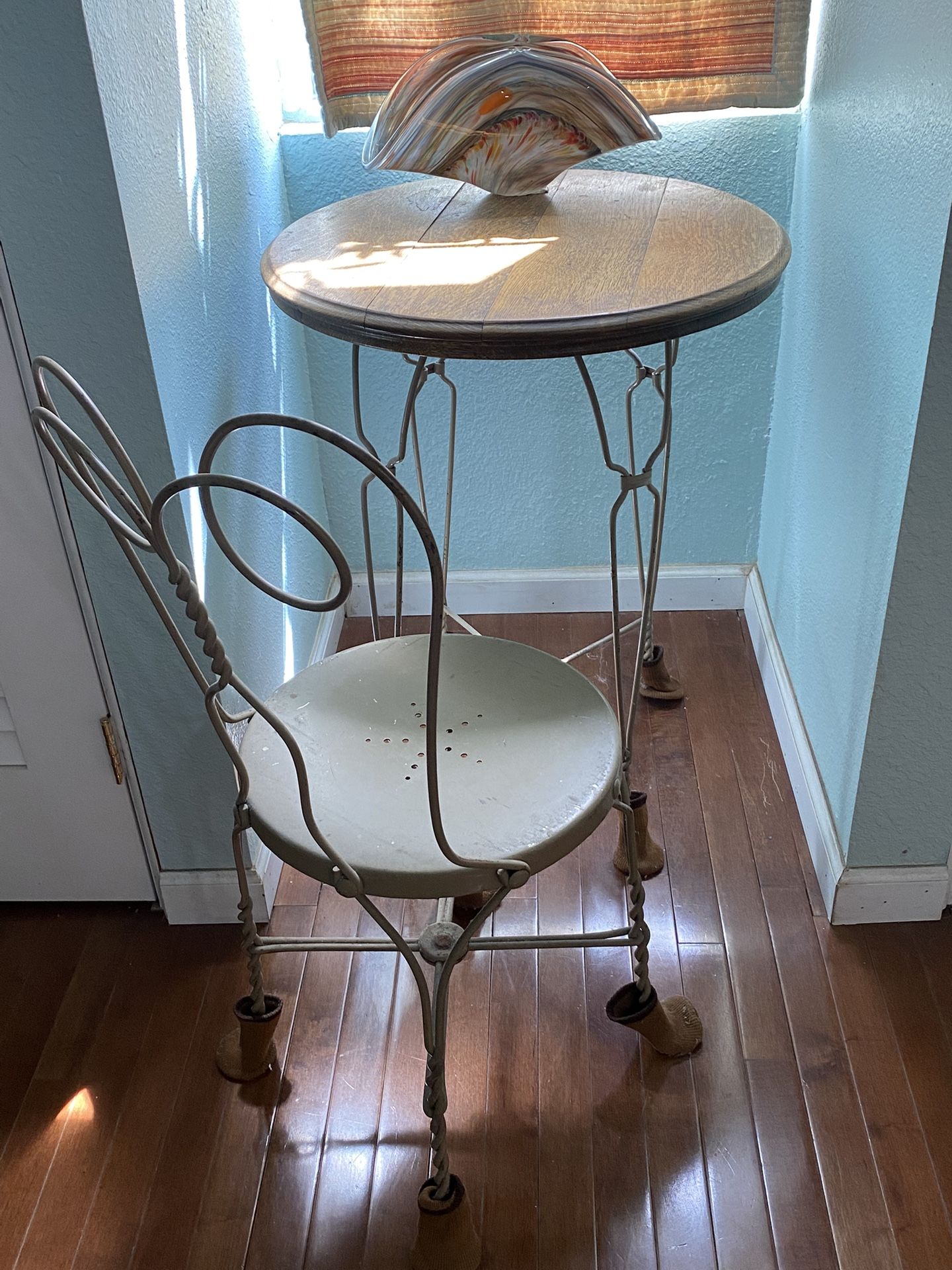 Antique Soda Fountain Table And Chairs