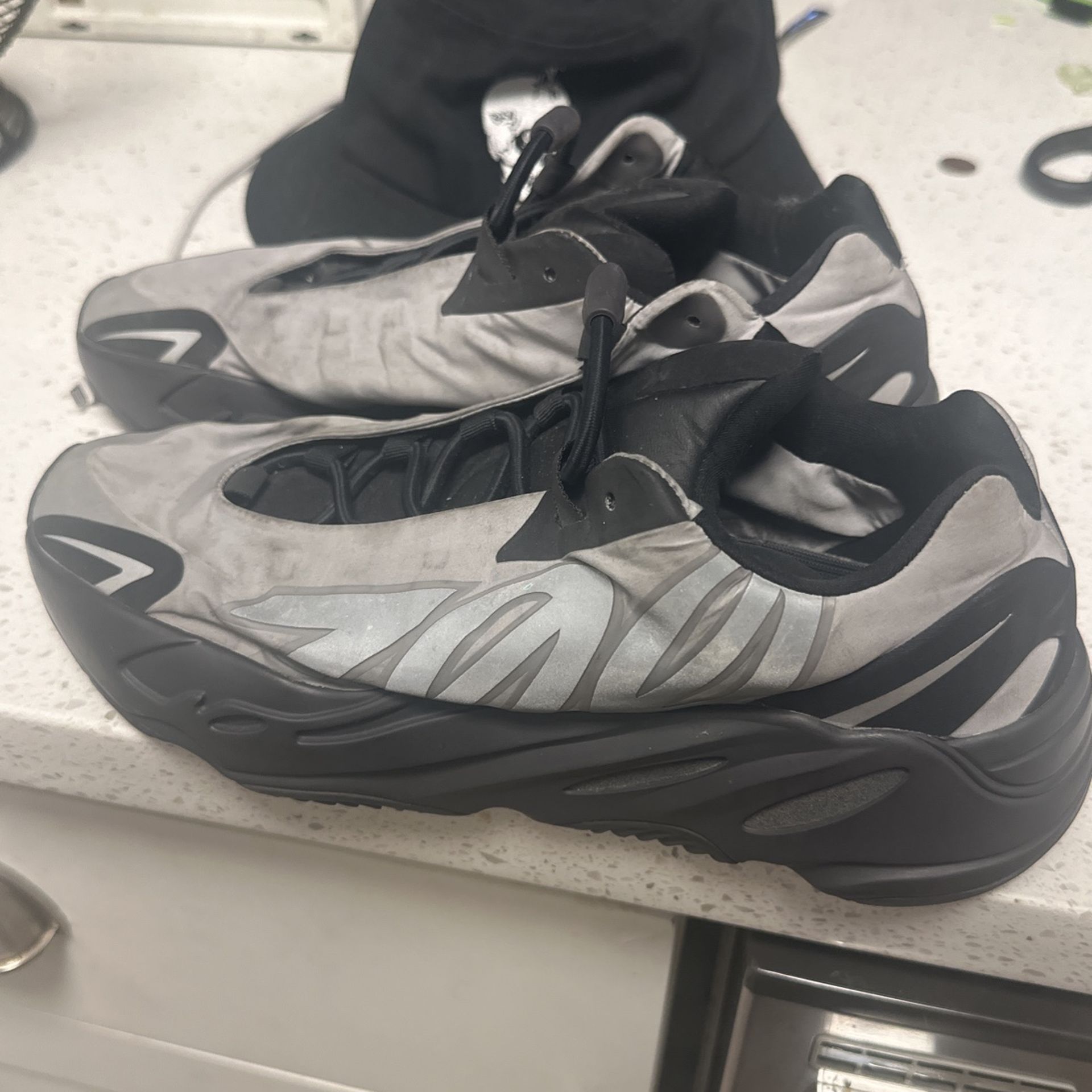 YEEZY 700 Size 10