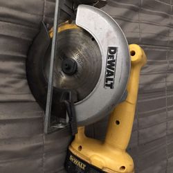 Dewalt 18V Cordless Circular Saw, Tool & Battery/ W Car Charger