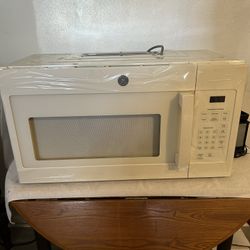 G E Over The Range Microwave Oven Brand New