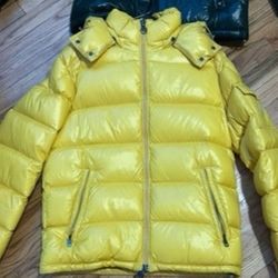 YELLOW MONCLER SZ 3 700