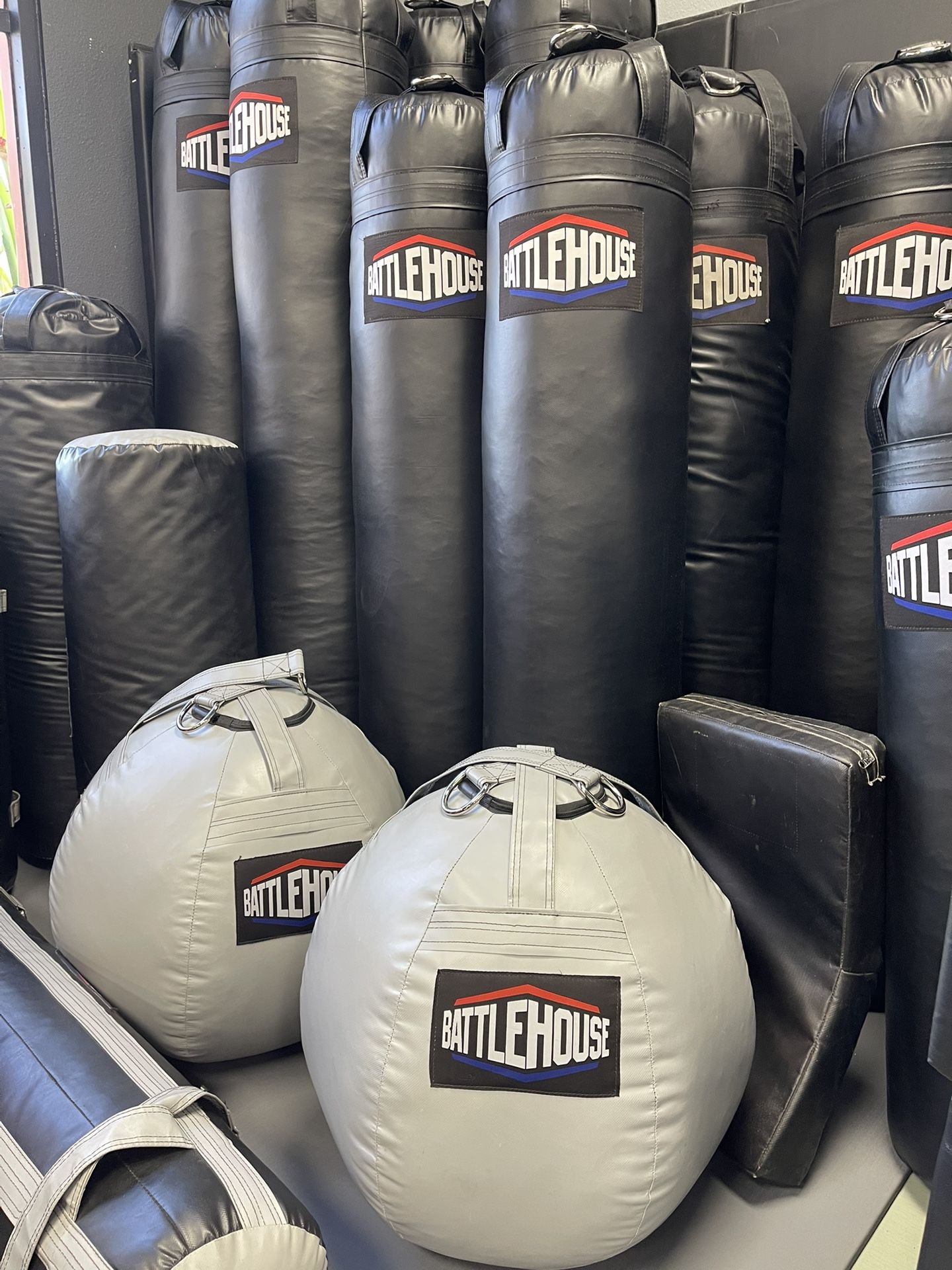 PUNCHING BAGS🔹HEAVY BAGS🔹MMA THAI BOXING EQUIPMENT 