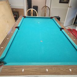 Pool table With balls 