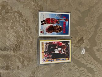 1991-92 Upper Deck Collector's Choice #75 Michael Jordan (Chicago Bulls Checklist).& 1991-92 Upper Deck Michael Jordan #69 (East All-Star) LOT PAIR