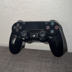 DualShock 4 wireless Controller With My Titan Mod 