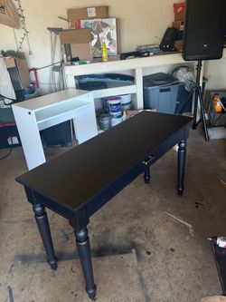 Entry way table