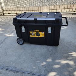 LARGE DEWALT CHEST TOOL BOX