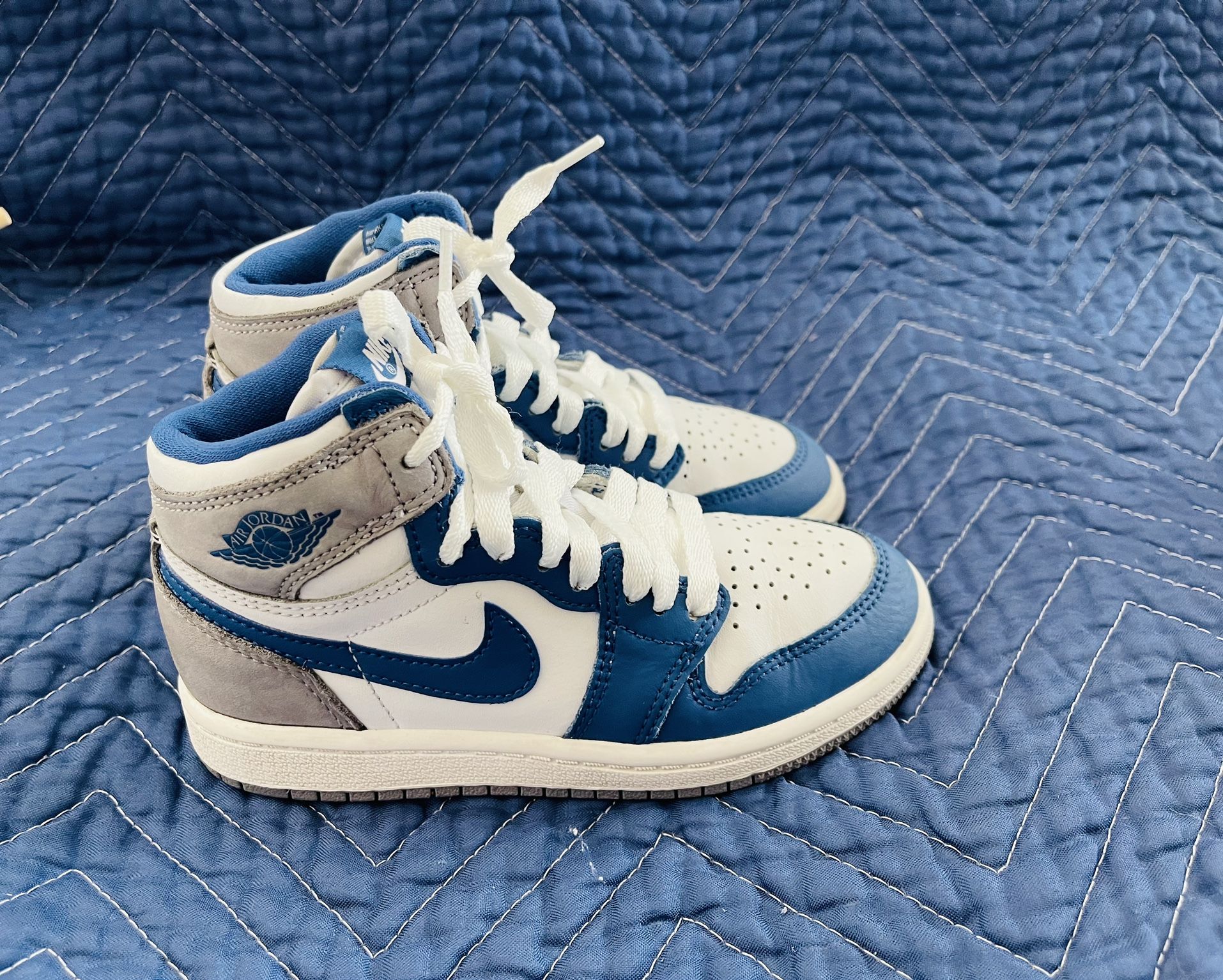 “SIZE 12C” JORDAN 1 RETRO HIGH TRUE BLUE