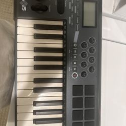 M-Audio Axiom-25