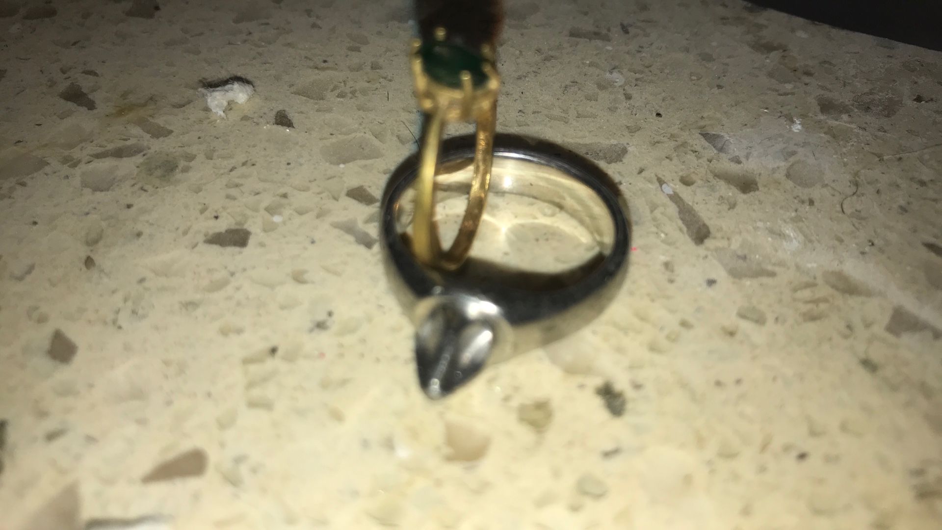 14k Band Nat Emerald Green Polished Cut Oval