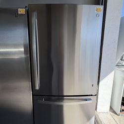GE 33” BOTTOM FREEZER REFRIGERATOR FOR SALE