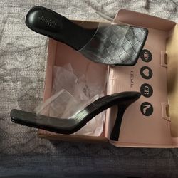 HEELS SIZE 7