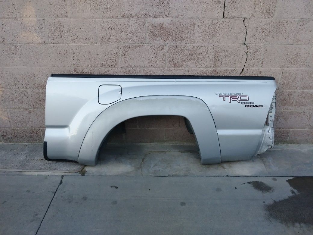 2005 2006 2007 2008 2009 2010 2011 2012 2013 2014 2015 Toyota Tacoma Long Bed Left quarter Panel/fender panel bed OEM