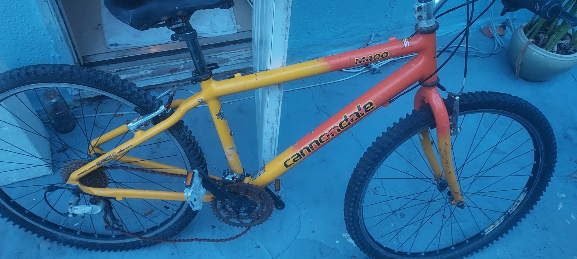 Cannondale bike needs cleaning up but the frame is great
