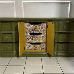 Bassett classic MCM dresser, chest of drawers, console table, Credenza, TV stand, buffet cabinet