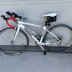 Giant Defy Road Bike 