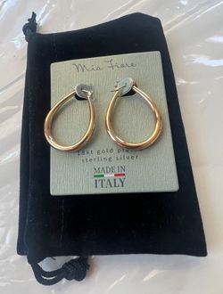 Mia Tiore Gold hoop earrings