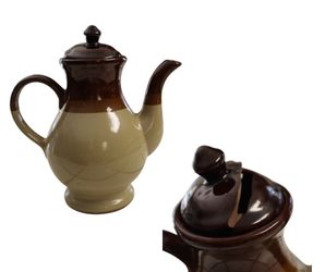 Two-tone stoneware teapot
