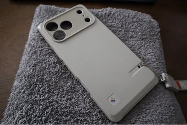 Spigen Classic LS Case + Quick-Release Wrist Strap for iPhone 17/18 Pro Max (Retro Mac)