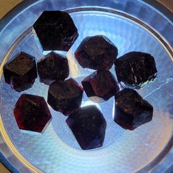 5pcs Natural Alaskan Garnet Dodecahedron