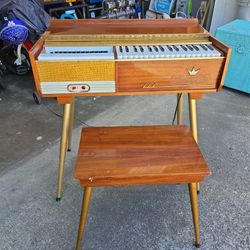 Royal Artist (Farfisa) Chord Organ