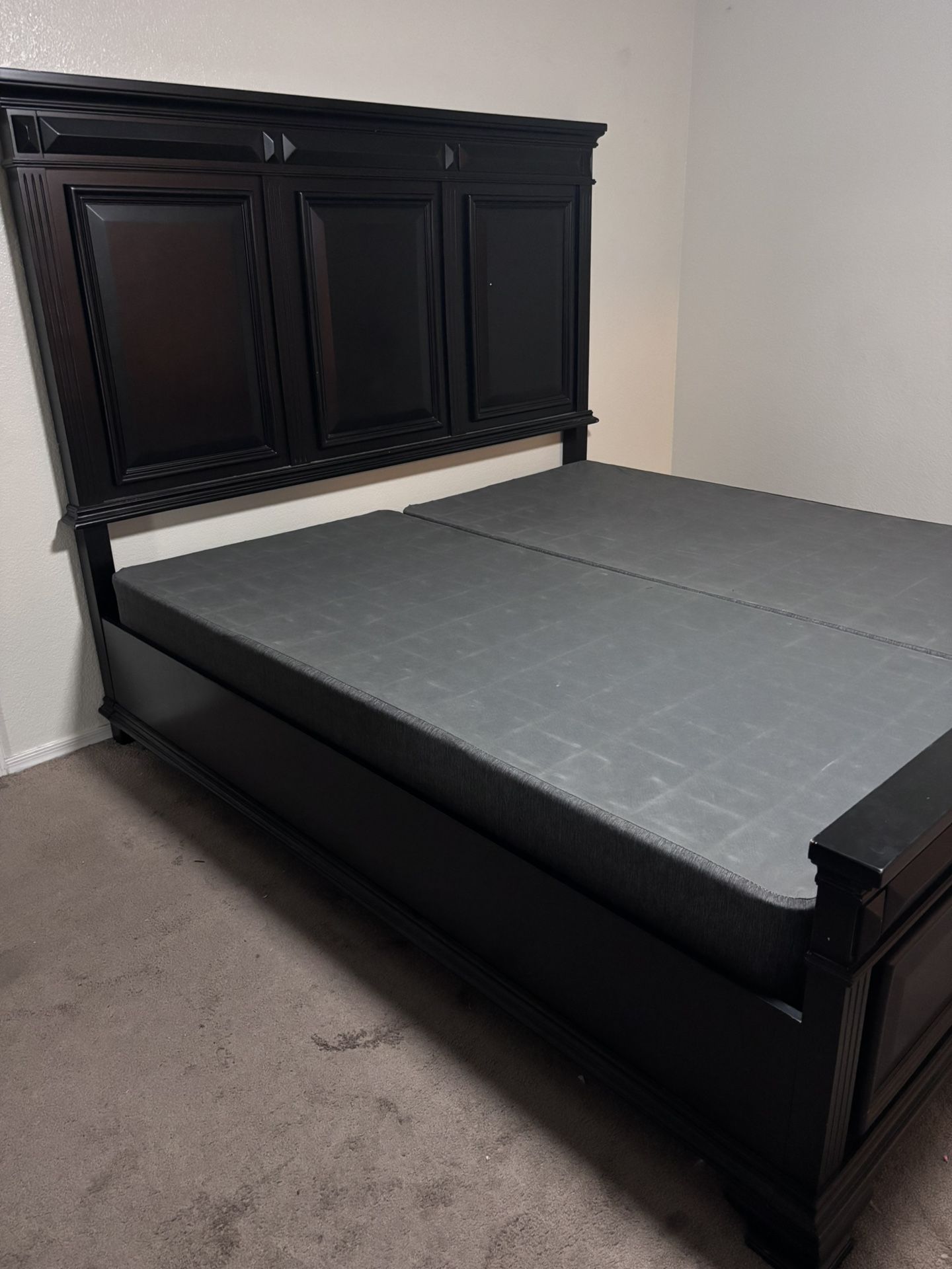 King size Bedroom Set Sold As A Set 