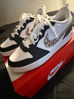 Nike size 5.5 youth/ 7 women