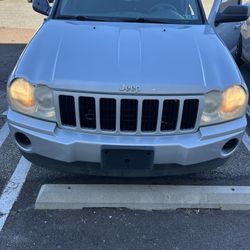 2009 Grand Cherokee Laredo runs Excellent No Lights