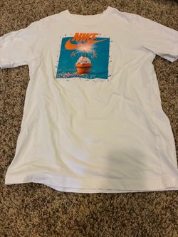 Nike graphic tee white youth large