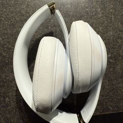 All White Beats Studio 3
