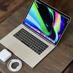 MacBook Pro 15” 3.1ghz i7 1TB SSD 