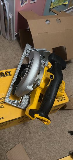 Saw Dewalt new