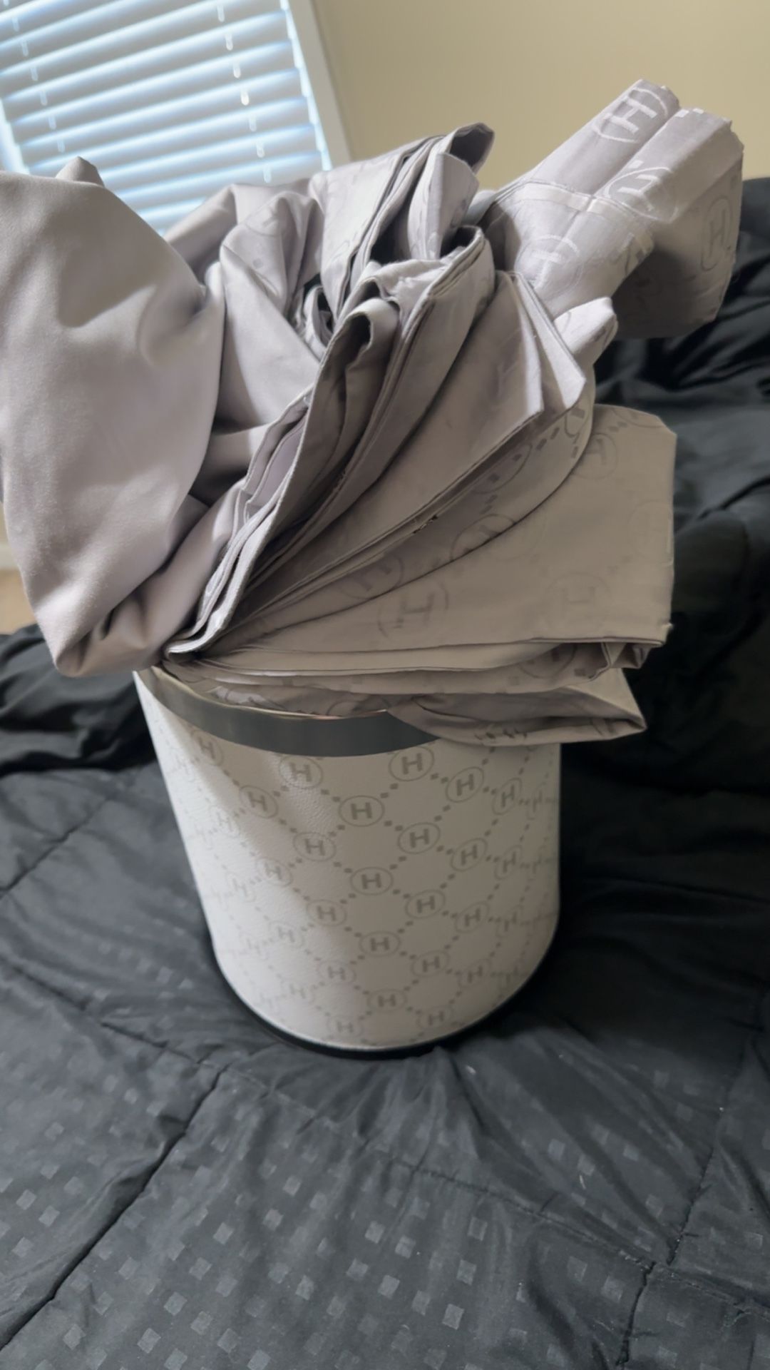 King Size Bedding W/trash Can 