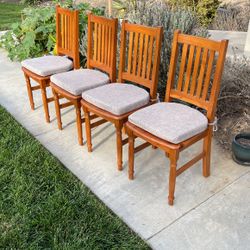 4 Kitchen Chairs. 