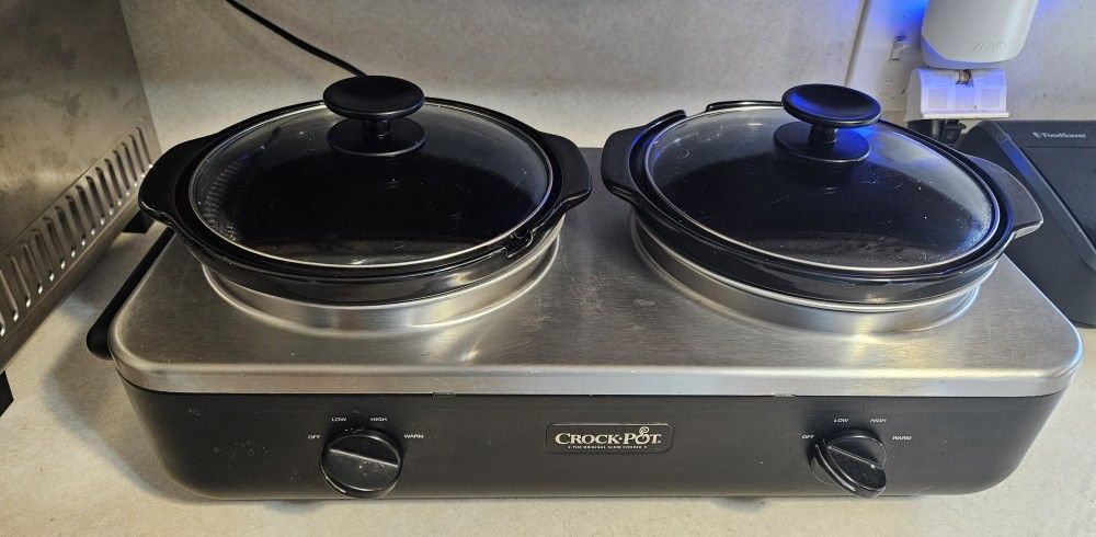DUAL CROCKPOT ( THE ORIGINAL SLOW COOKER ) WITH LIDS AND ADJUSTABLE SETTINGS
PICKUP ITEM ONLY
