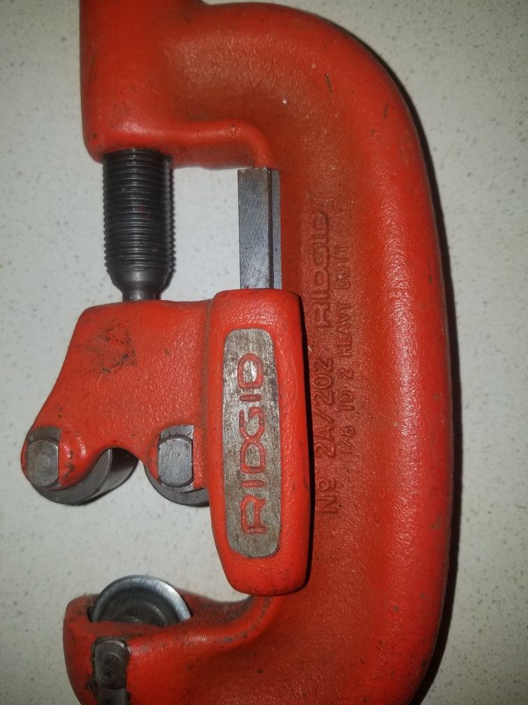 Ridgid wide roll pipe cutter