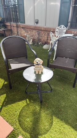 Winkler y Fierro two-chair and table set