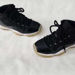Air Jordan 11 XI Retro GS Jubilee/25th Anniversary 378038-011 5Y Boys 6.5 Women's Nike Air Sneakers in good pre-owned condition with minor wear and so