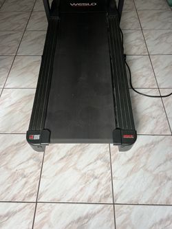 Weslo Cadence C44 Treadmill Foldable Height Adjustment Digital Display Emergency Stop Good Working Condition for Sale in Miami FL OfferUp